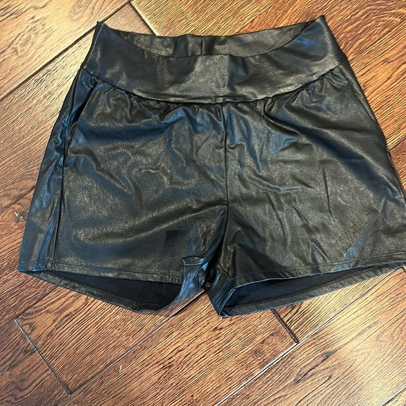 Commando once worn leather short - Picture 3 of 4